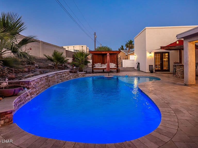 1389 Arroyo Dr photo 3