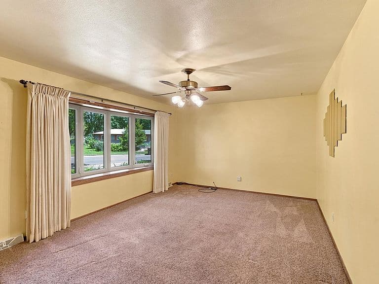 205 Crestwood Dr photo 3
