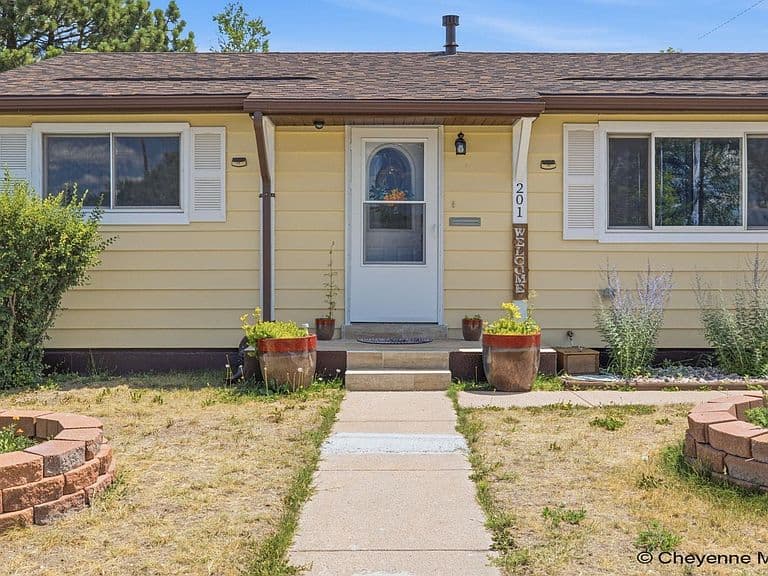 201 Stinson Ave photo 3