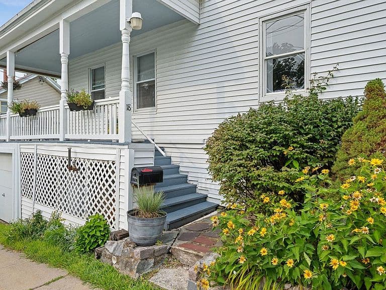 18 North Maple Street photo 4