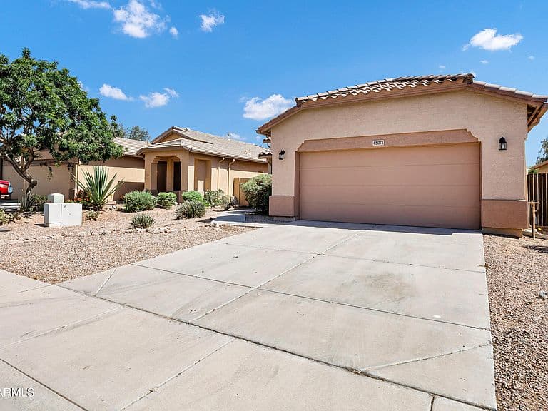 45071 W Yucca Lane photo 2
