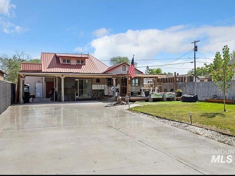 320 14th Ave N photo 1