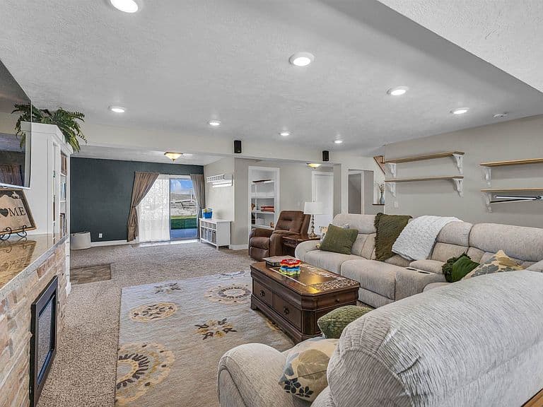 1113 Hilltop Dr photo 5