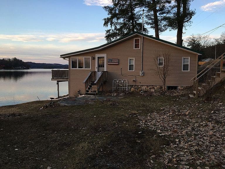 203 E Lake Rd photo 1