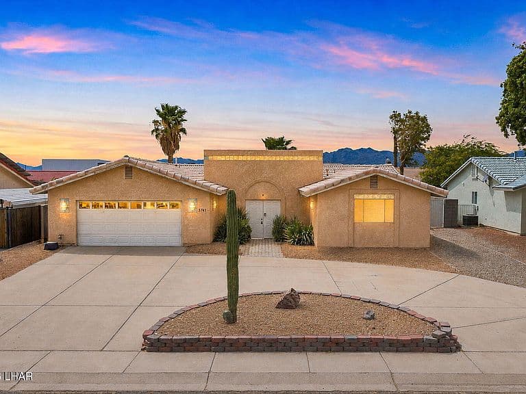 5741 S Sunrise Dr photo 1