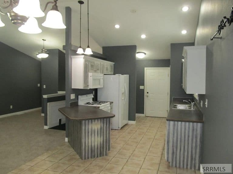 3010 Simon St photo 2