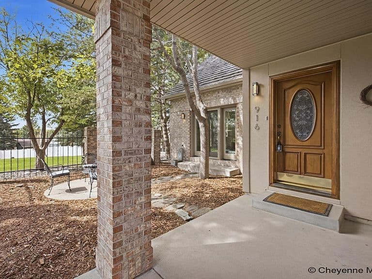 916 Laredo Ct photo 3