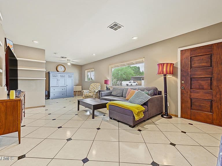 1927 E MONTEREY Way photo 4