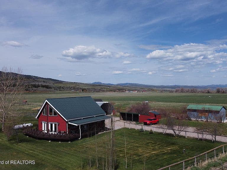 522 El Clark Ln photo 2