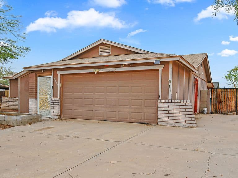 8042 W ELM Street photo 2