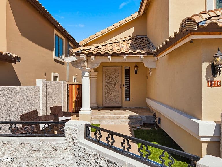 1218 E VILLA RITA Drive photo 4