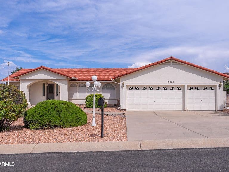 5801 N HONEYSUCKLE Road photo 2