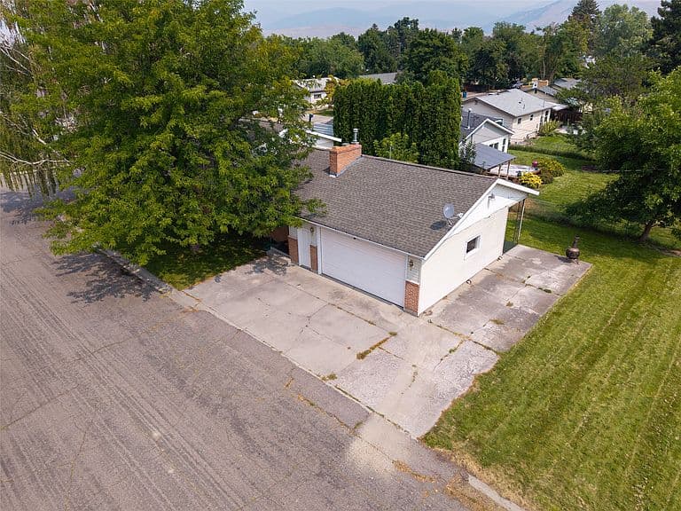 1204 Margaret St photo 3