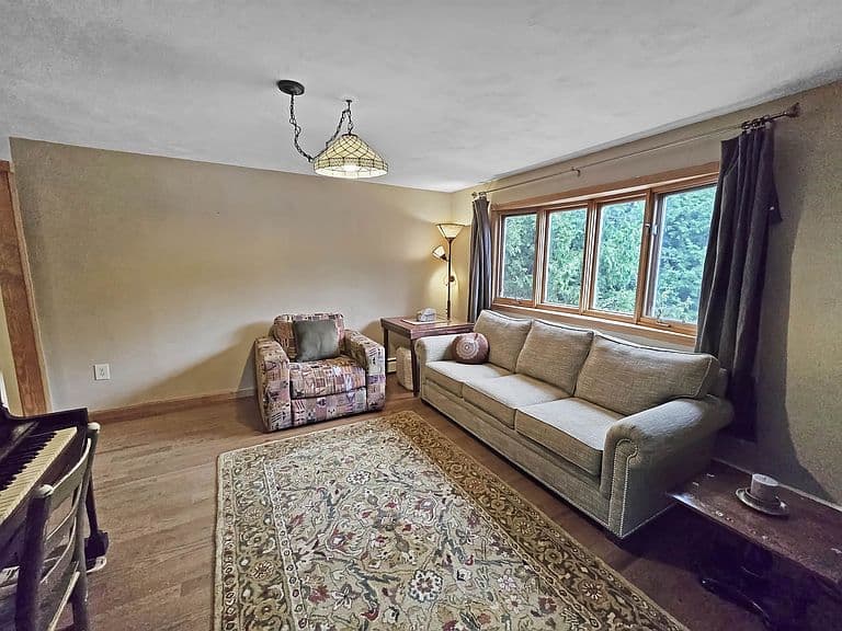 7 Laverne Drive photo 5