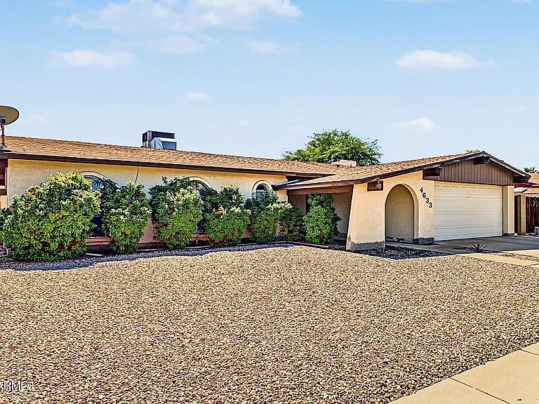 4633 W LAWRENCE Lane photo 4