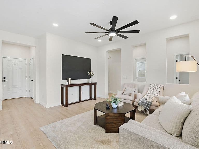 2764 E BART Street photo 5