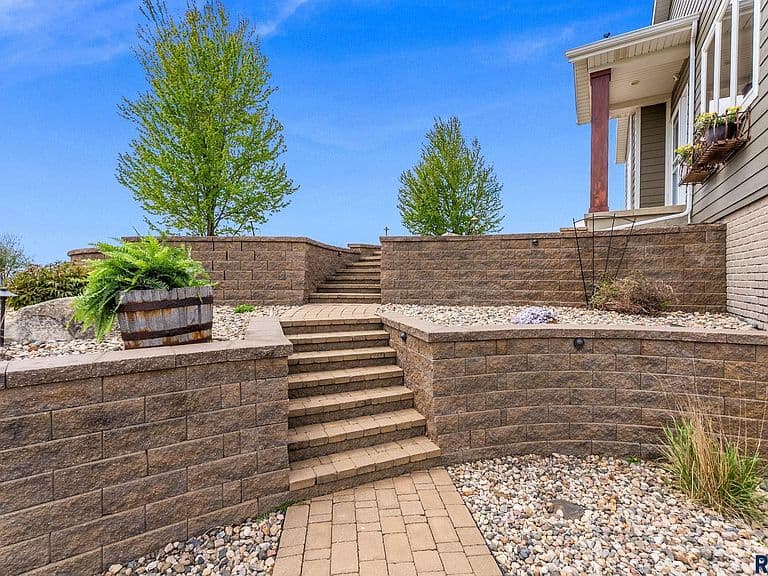 48290 Hiawatha Pl photo 2