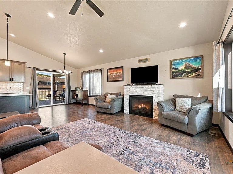 3413 Joseph St photo 3