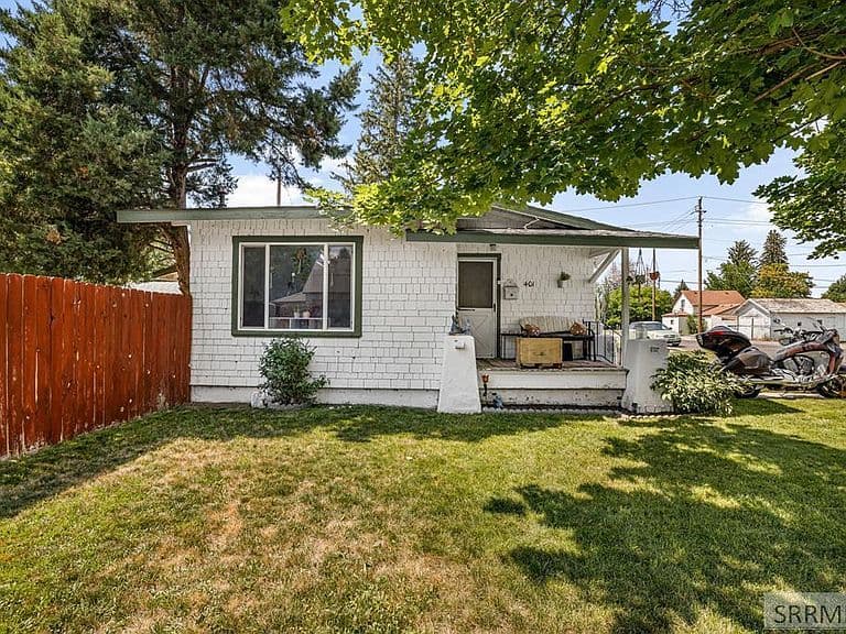 401 S Fisher Ave photo 2
