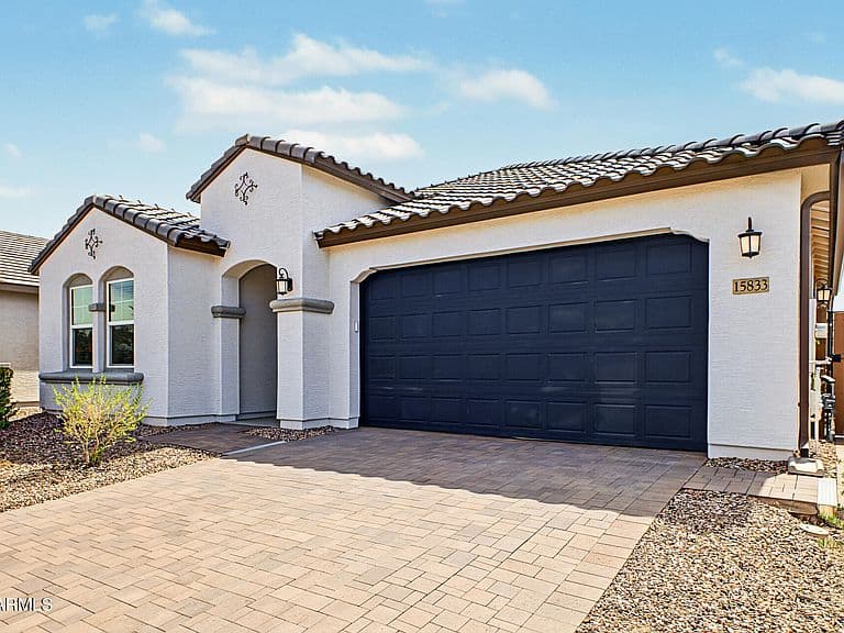 15833 W KENDALL Street photo 2
