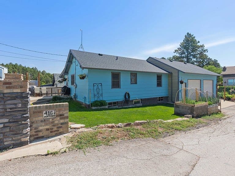 416 Matthew St photo 3