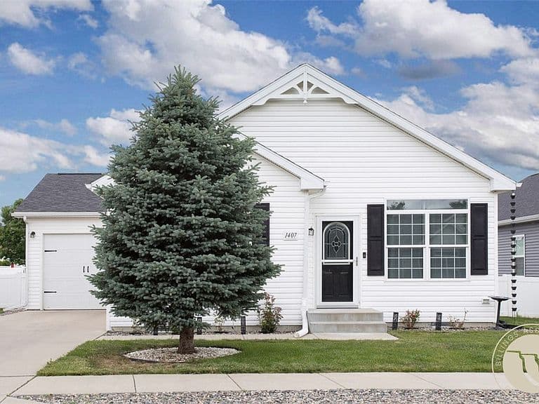 1407 Twin Oaks Dr photo 1