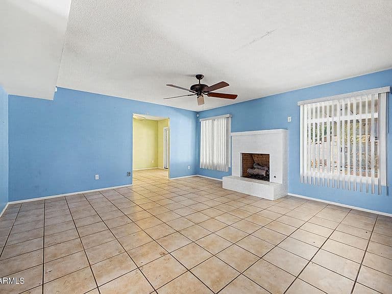 4320 W Rose Lane photo 2