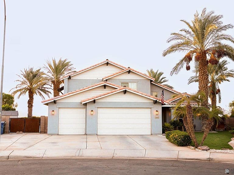 2622 S 46th Dr photo 1