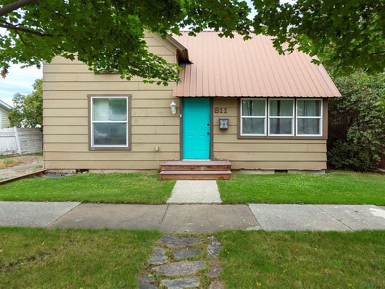 811 6th Ave W photo 2
