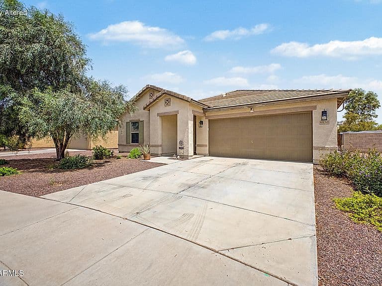 6910 S 75TH Drive photo 4