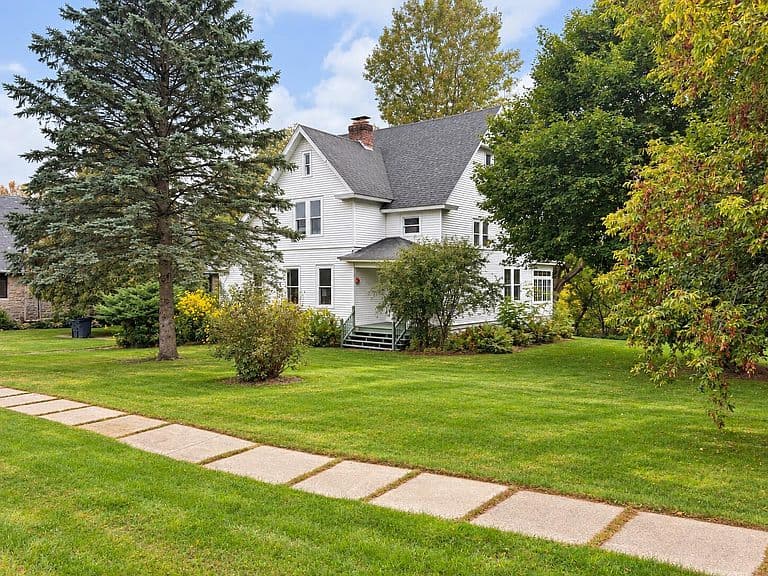 21 Oak St photo 2