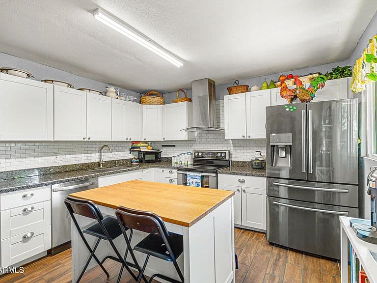 2209 W EDGEWOOD Avenue photo 3