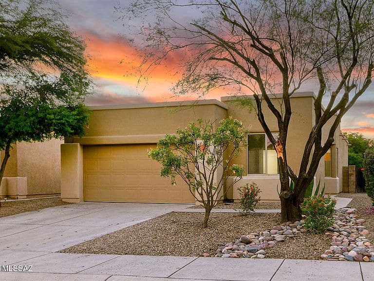 8546 N Sunny Rock Ridge Dr photo 1