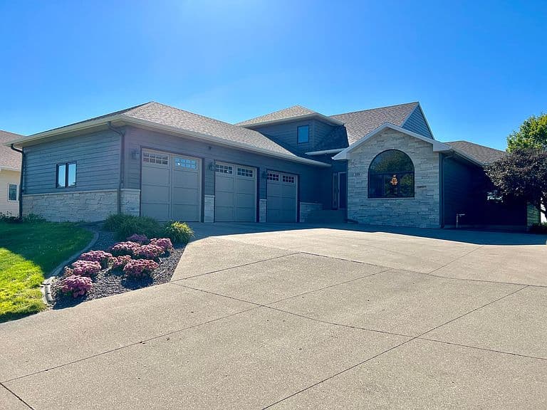 309 Country Dr photo 2