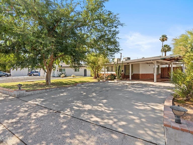1130 E Colter Street photo 4