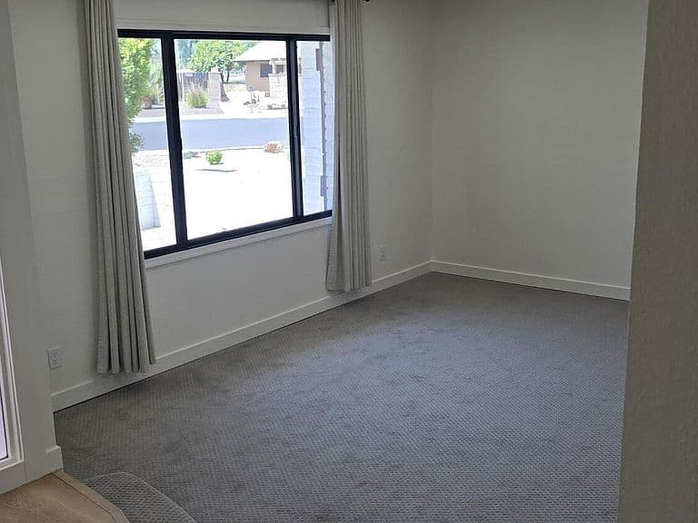 204 E FLEET Drive photo 2