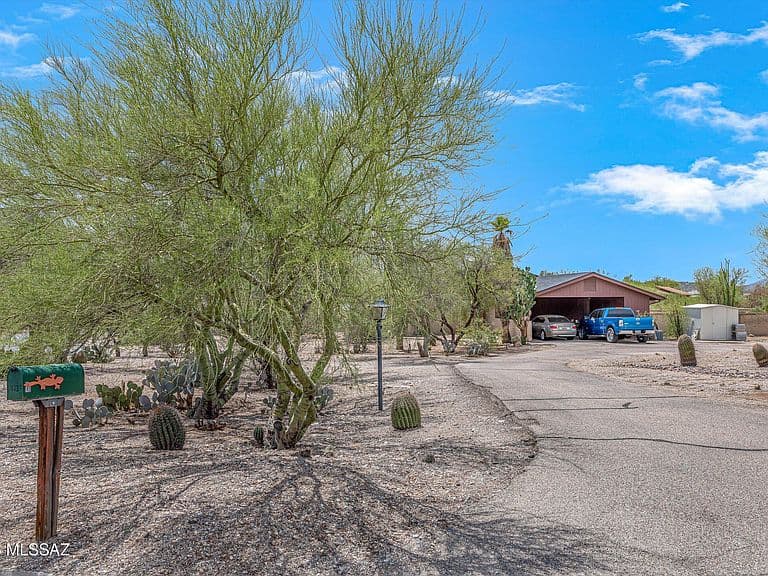 3832 N Gunnison Dr photo 5