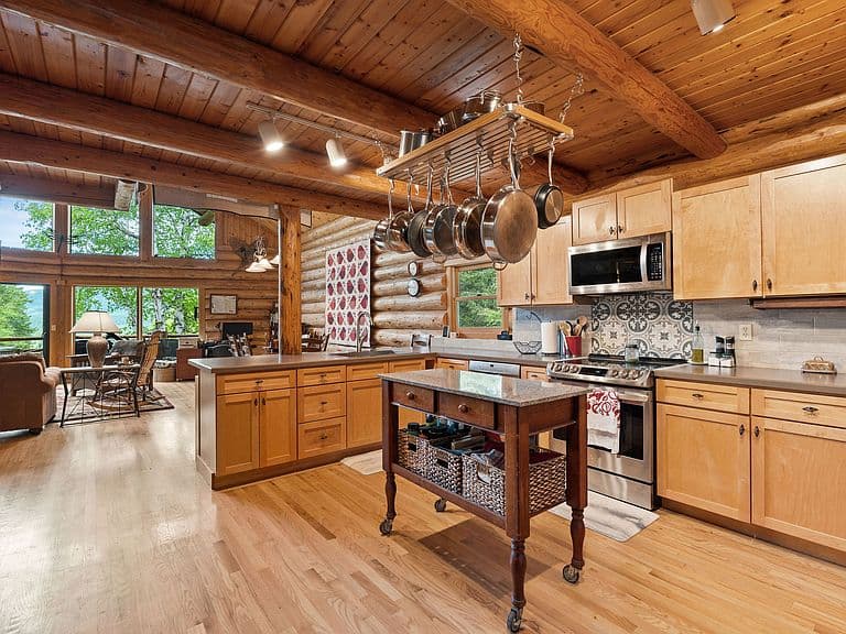 1087 Lakeview Ln photo 3
