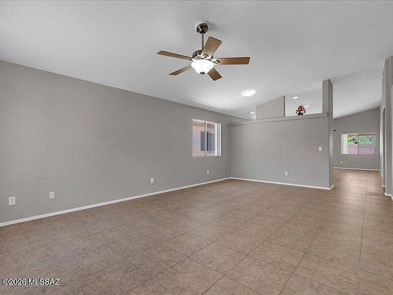 2818 W Medallion Dr photo 3