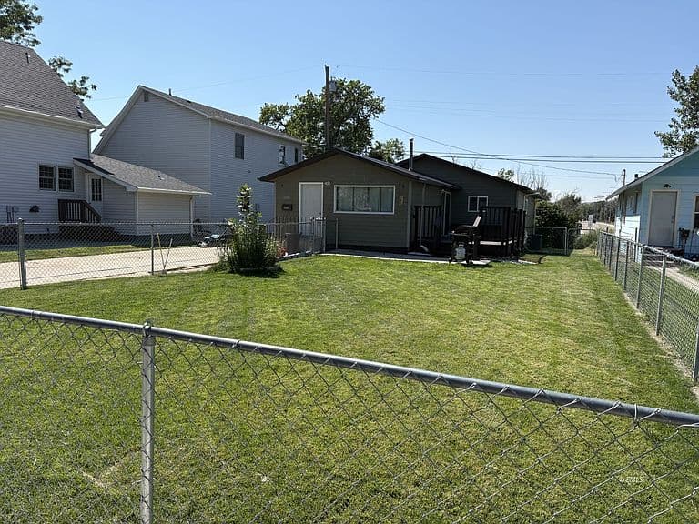 1005 Woodbury St photo 2