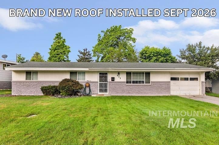943 Del Mar Dr photo 1