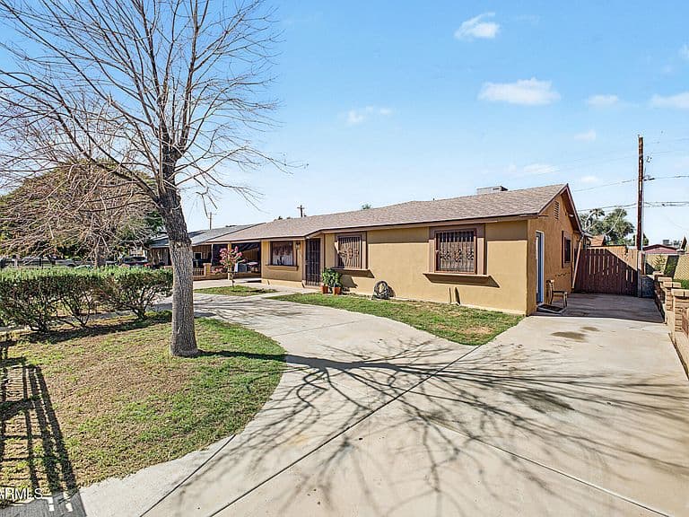 3602 N 64TH Drive photo 2