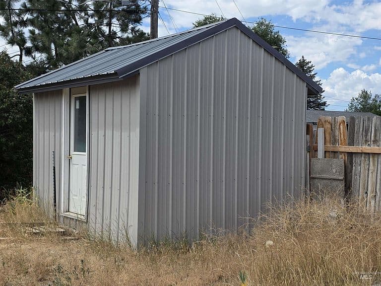 917 16th Dr photo 3