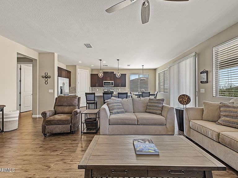305 W LEANN Lane photo 5