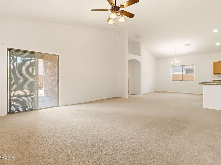 1733 E DESERT BREEZE Place photo 3
