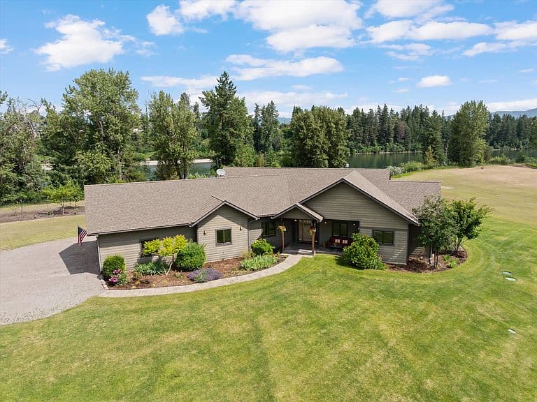 1398 Waters Edge Way photo 4