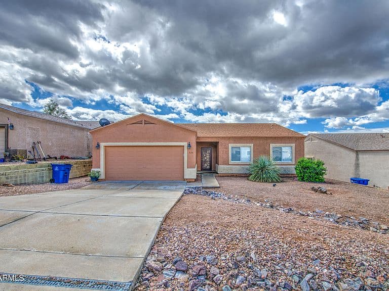 426 W HIGHLANDS Drive photo 1