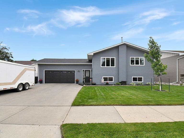 1518 6th Ave W photo 2