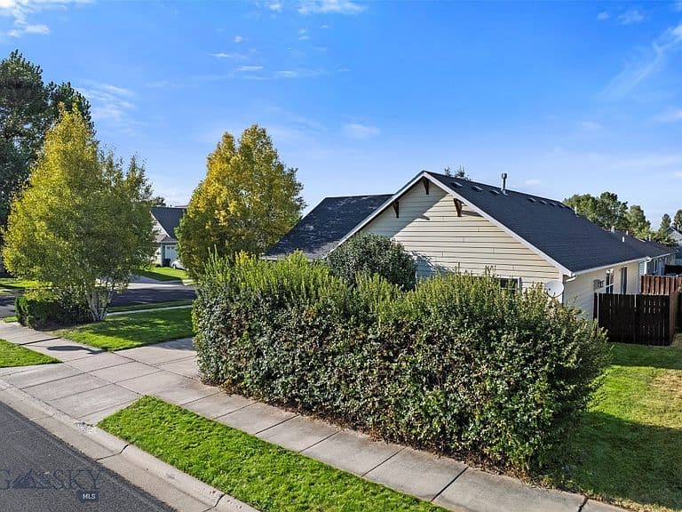 738 N Aster Ave photo 4