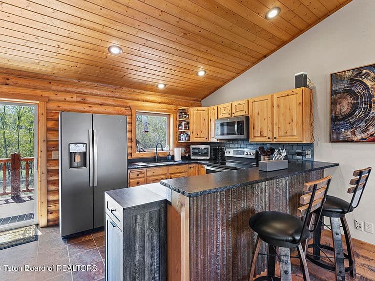 785 W Highway 33 photo 5
